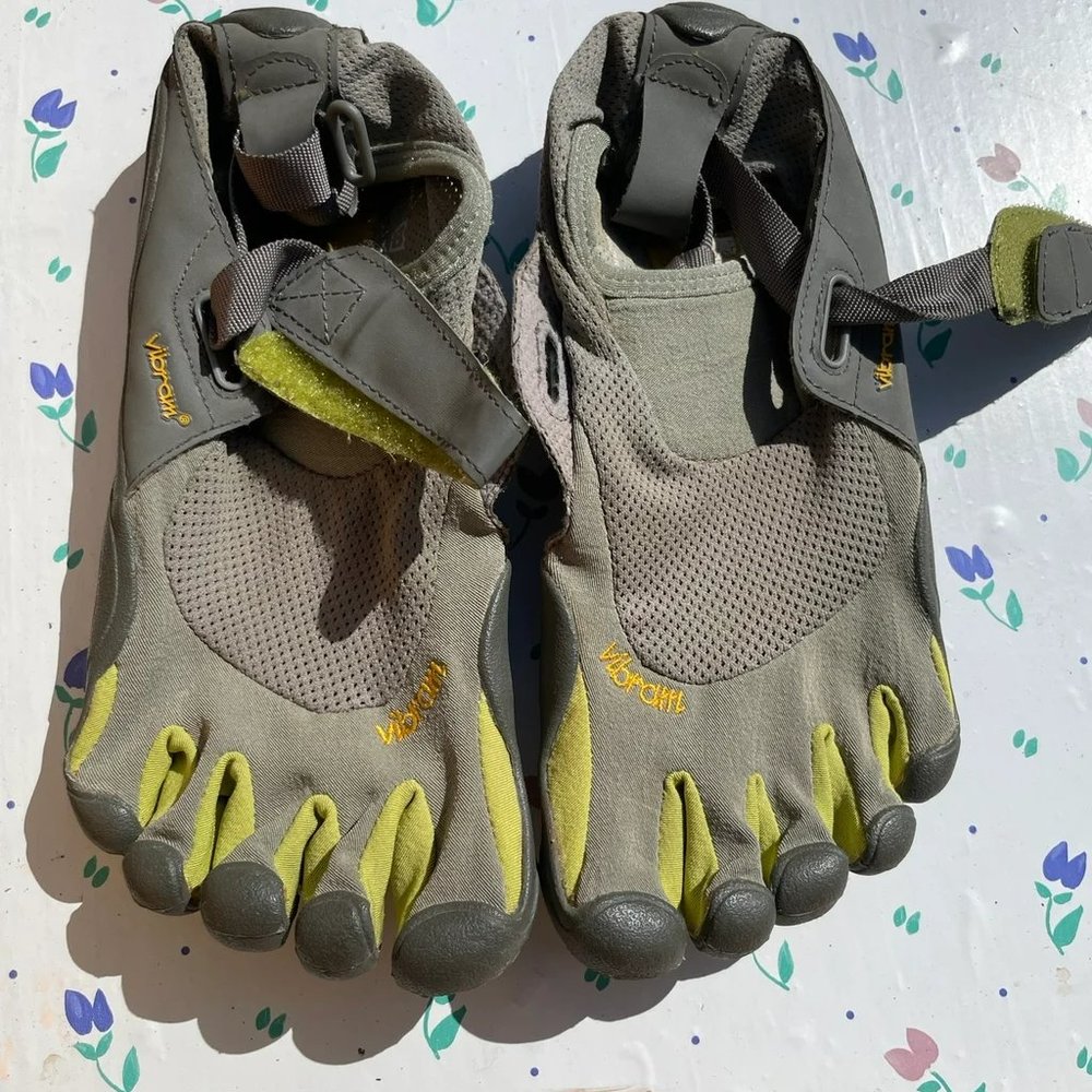 Vibrams Women's Five Finger Gray Barefoot Running Athletic Shoes Size 38